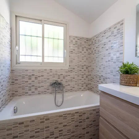 Beautiful With Private Heated Pool